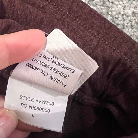 Vuori Women's Set in Ruby Heather - Picture 8 of 12